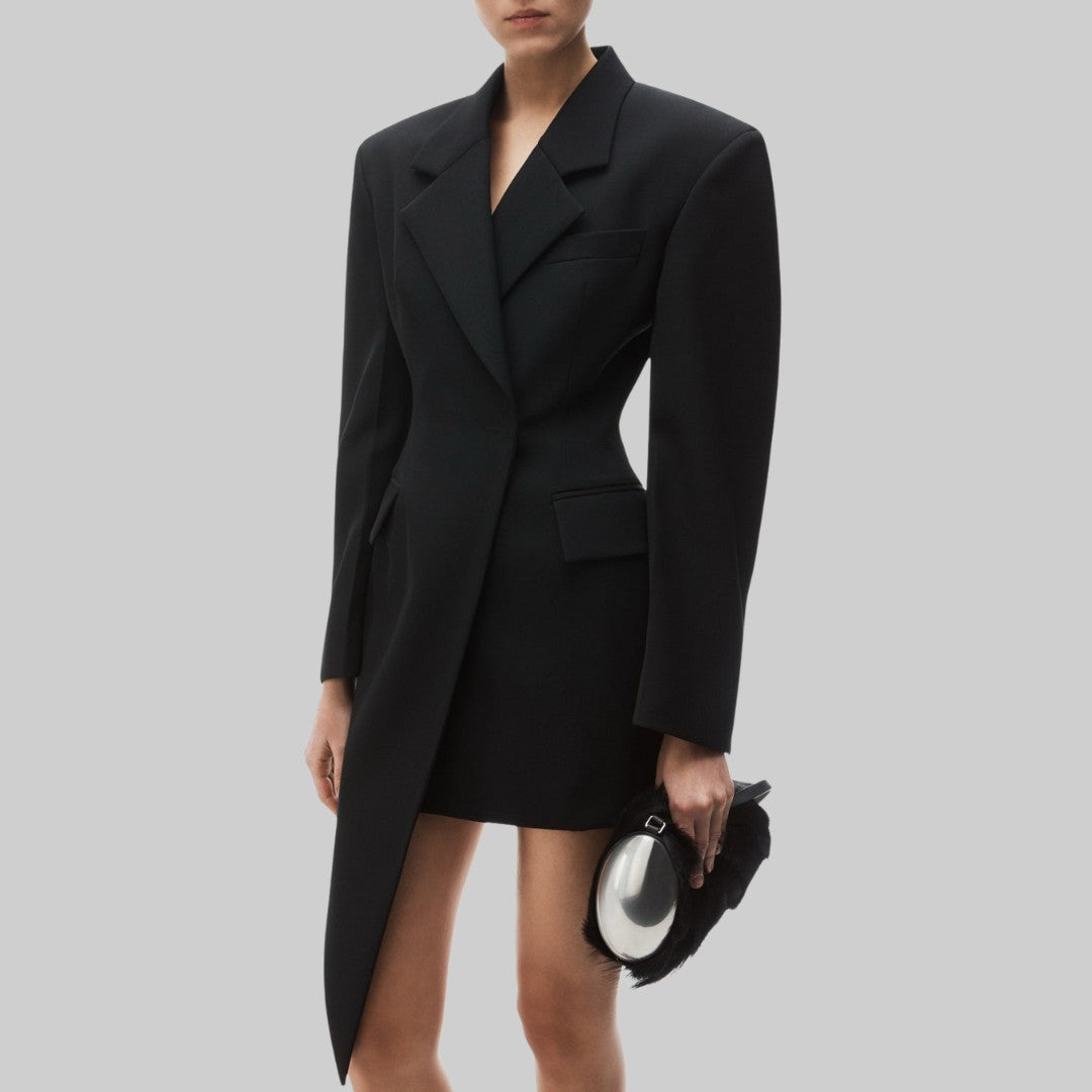 Svart Asymmetrisk Skräddarsydd Blazer med Skarpa Linjer