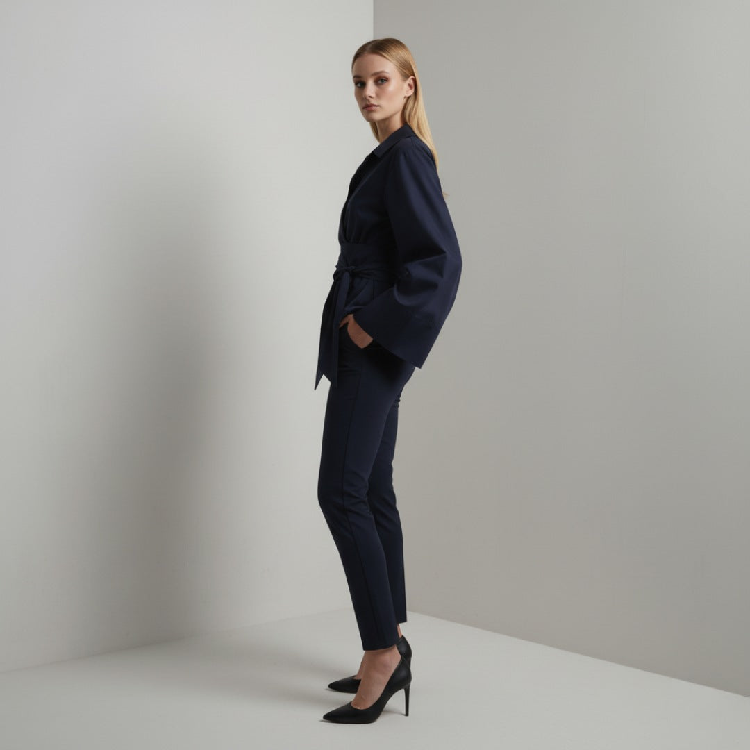 Omslagsblus med V-ringning och vida ärmar