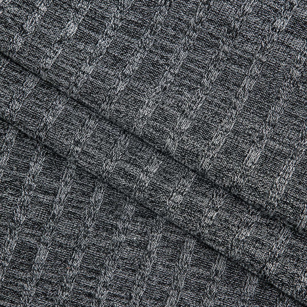 Golvlång ribbstickad klänning med huva och slits i figurnära modell för eleganta tillfällen