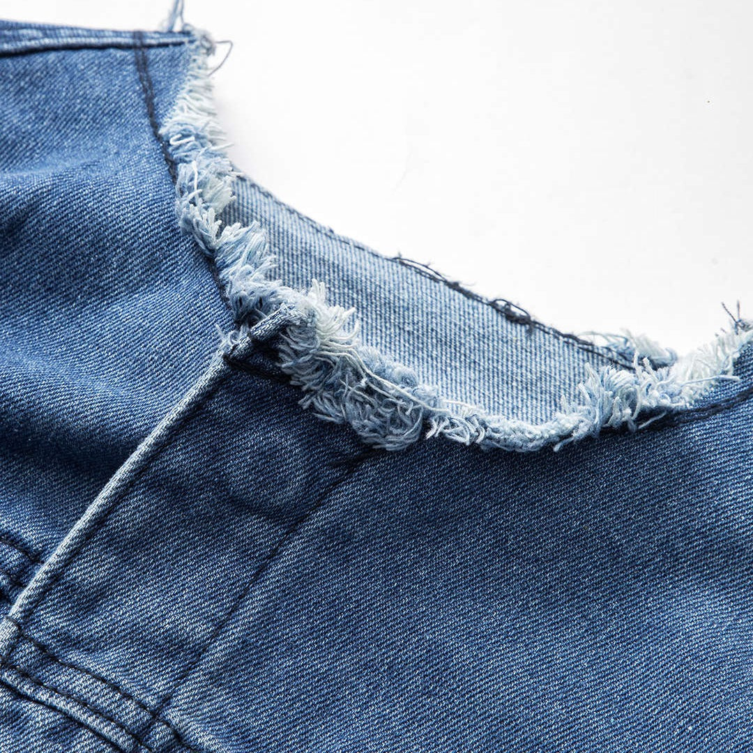 Cropped jeansjacka med rund hals ficklock och rå fåll