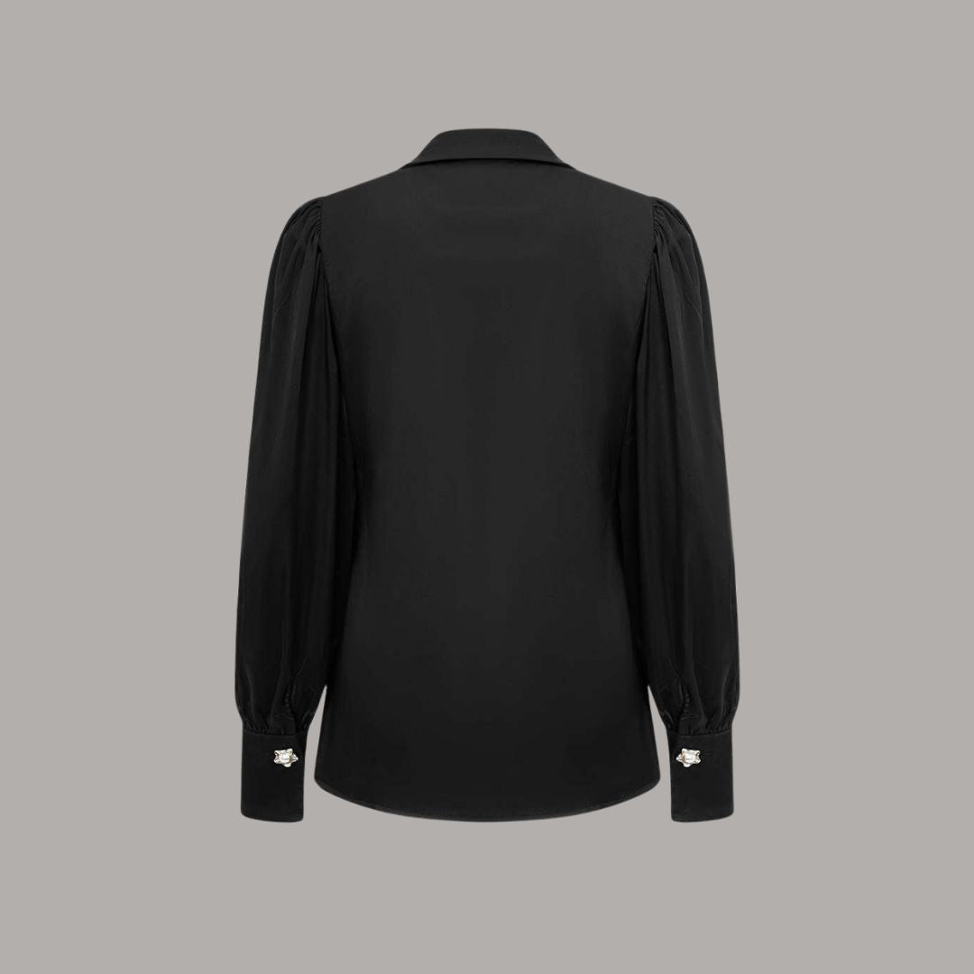 Elegant satinskjorta med pärlknappar och avtagbart knyt, bär som klassisk blus eller trendig topp