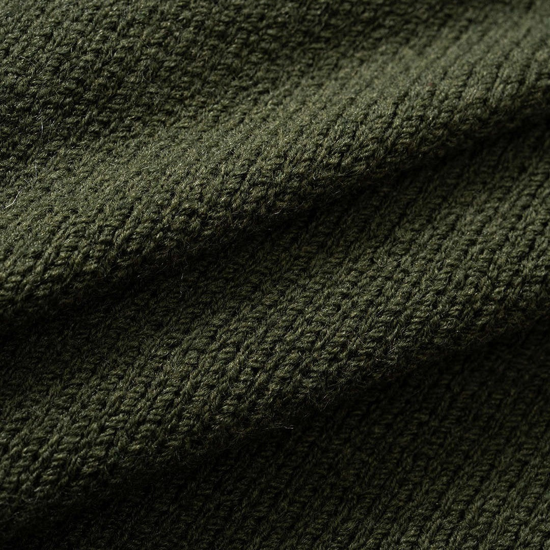 Armégrön Stickad V-ringad tröja med fransade ärmslut smal passform