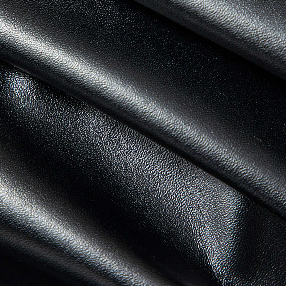 Svart Kort hoodiejacka i veganskt läder med dragkedja och resårdetaljer