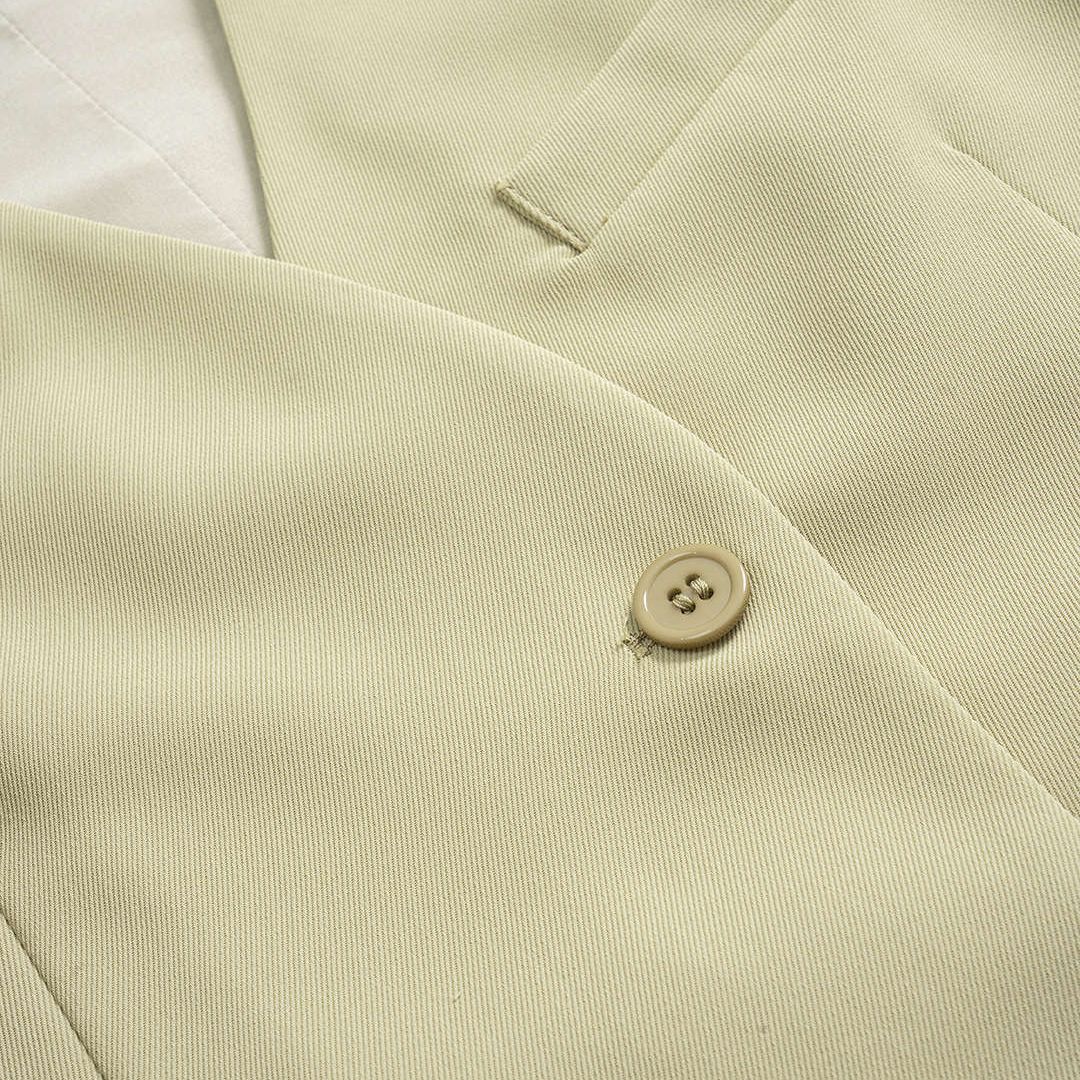 Beige ärmlös väst med asymmetrisk knäppning och skräddad passform