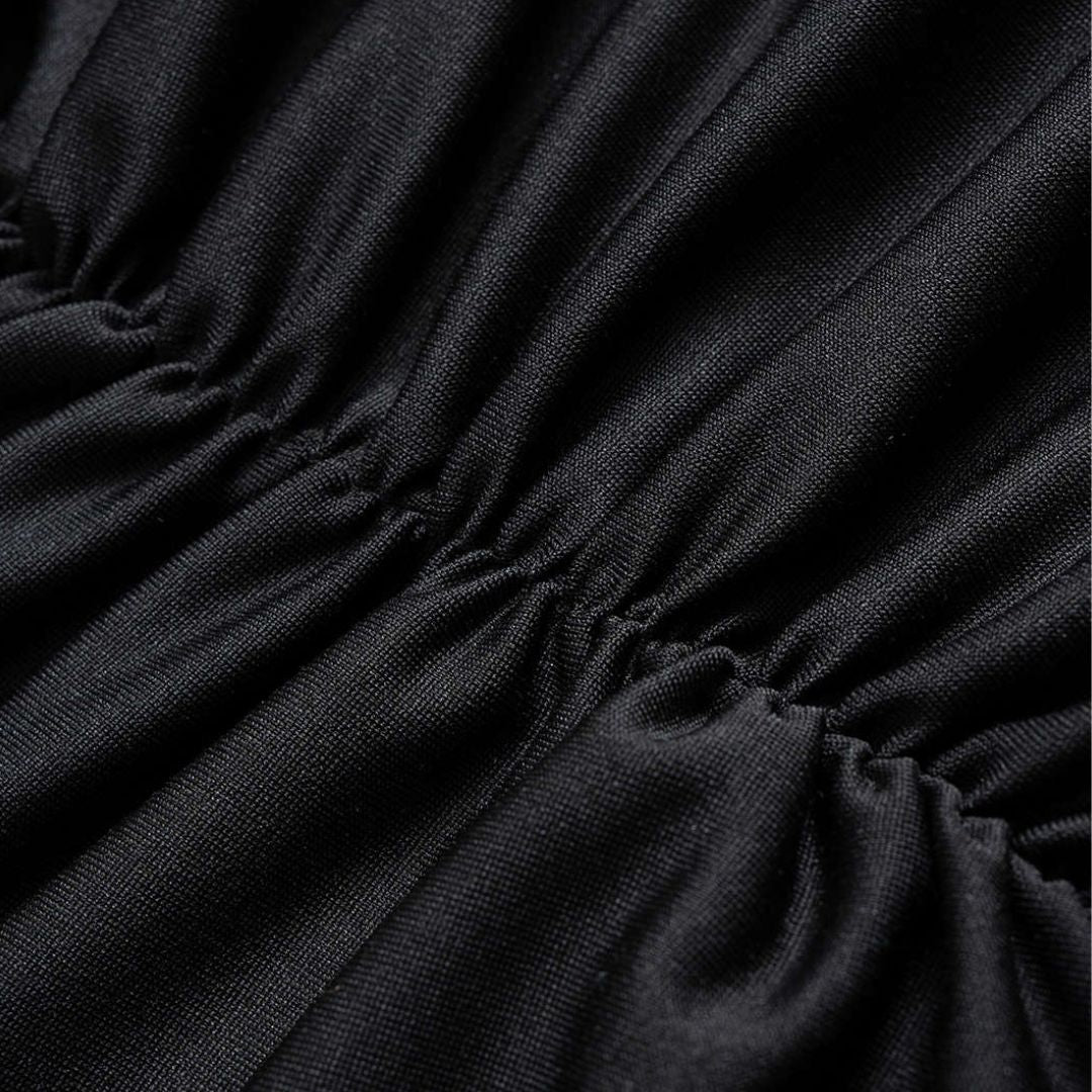 Svart långärmad midiklänning i stretchjersey med hög hals draperad midja och figurnära passform