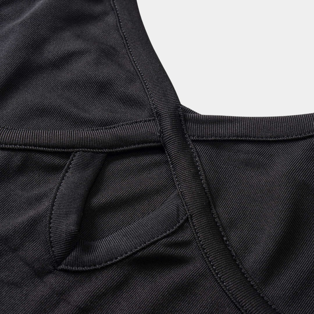 Svart maxiklänning med utskärning, korsad topp och låg stretch