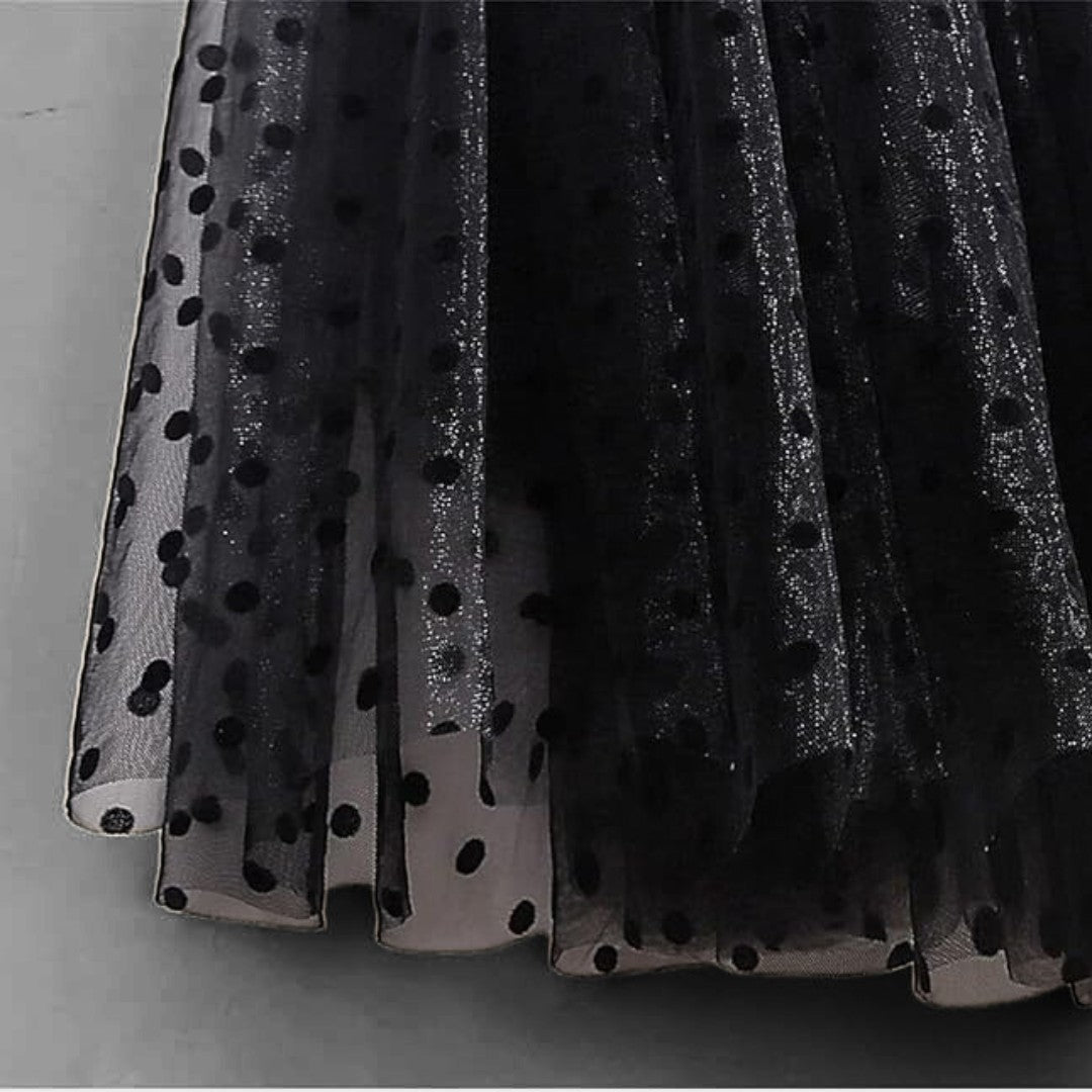 Kjol i tyll med prickmönster empiremidja A-linje silhuett och ankellängd