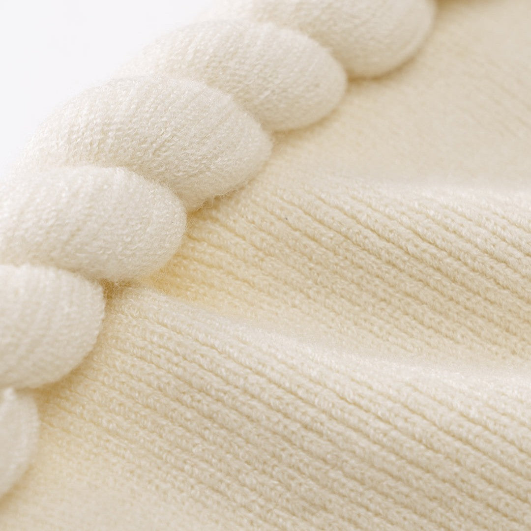 Kroppsnära stickad minikjol med tvinnad dekorativ kant och låg stretch