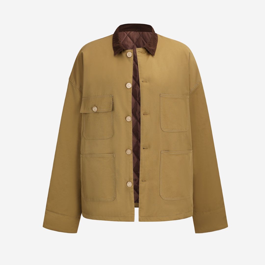 Brun workwear jacka med brun manchesterkrage, dekorativa knappar och fyrficksdesign i avslappnad passform