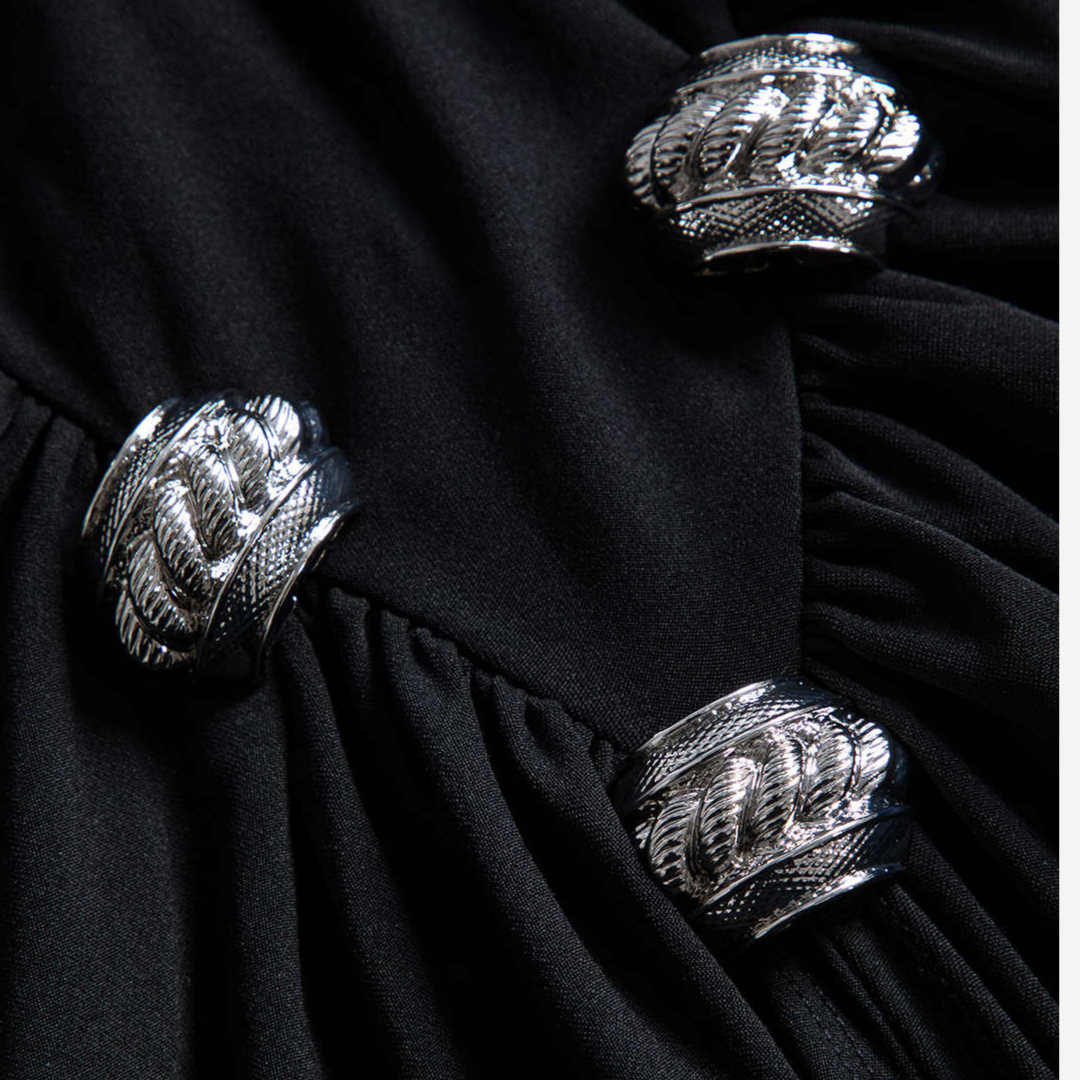 Figurnära svart midiklänning i stretchjersey med draperad kjol och gnistrande dekor