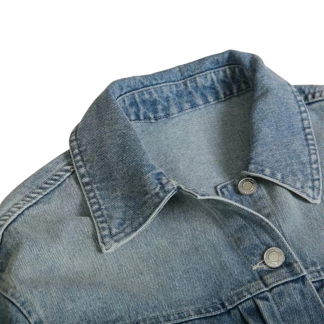 Kort jeansjacka i ljus tvätt med boxig passform