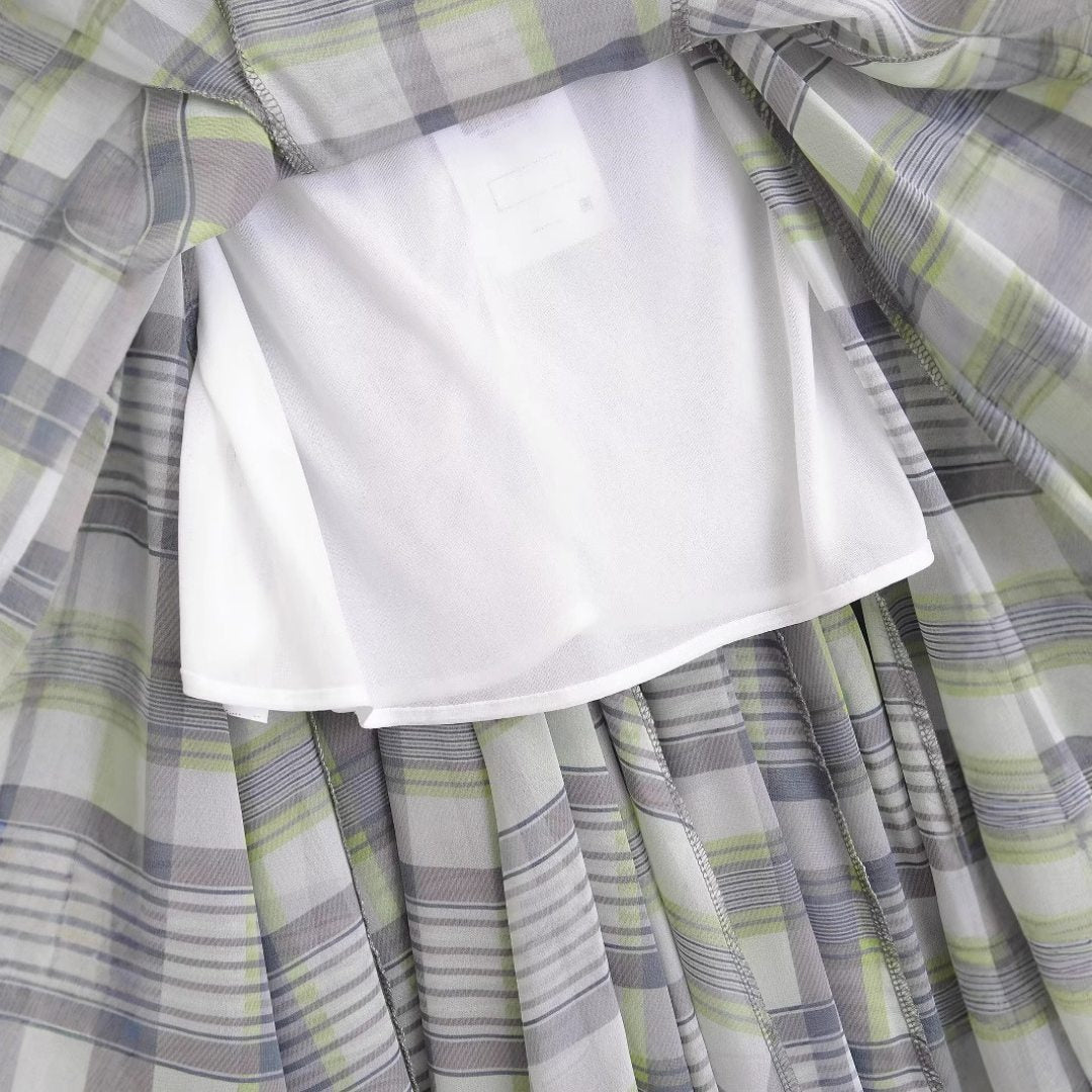 Kjol i midilängd med rutmönster naturlig midja A-linje silhuett och lagerdetalj