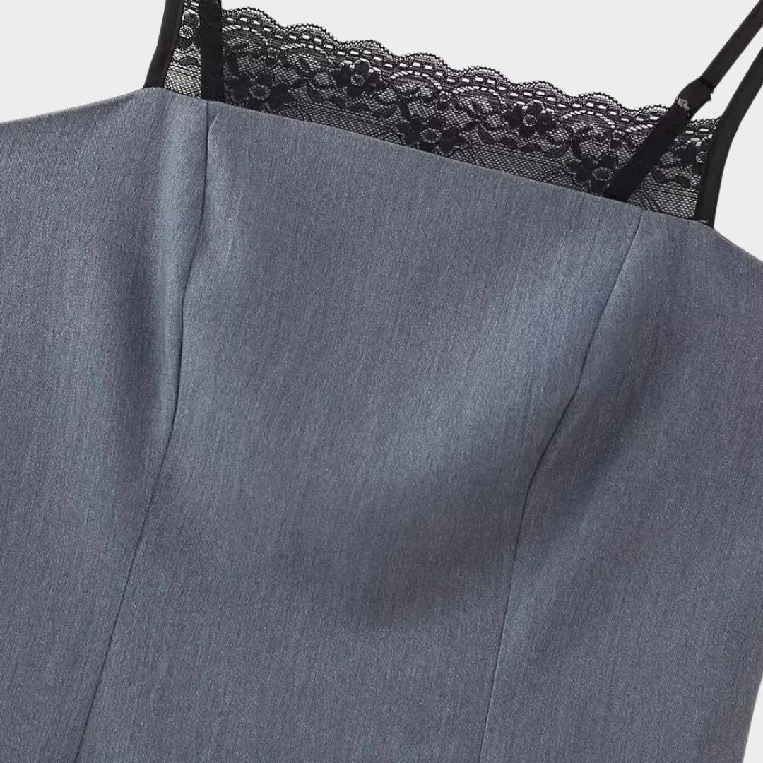 Grå Ärmlös klänning med spetskant och raka linjer