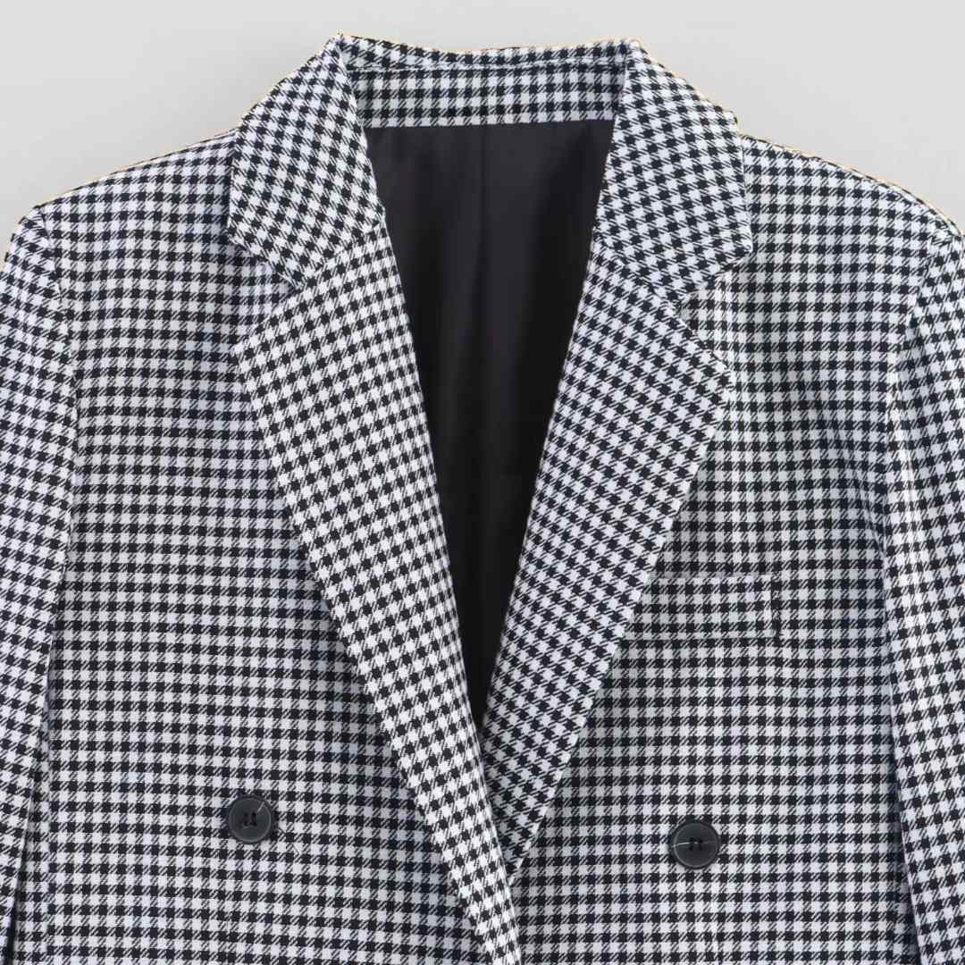 Kavaj i rutmönster med skårad krage dubbelknäppt front och regular passform