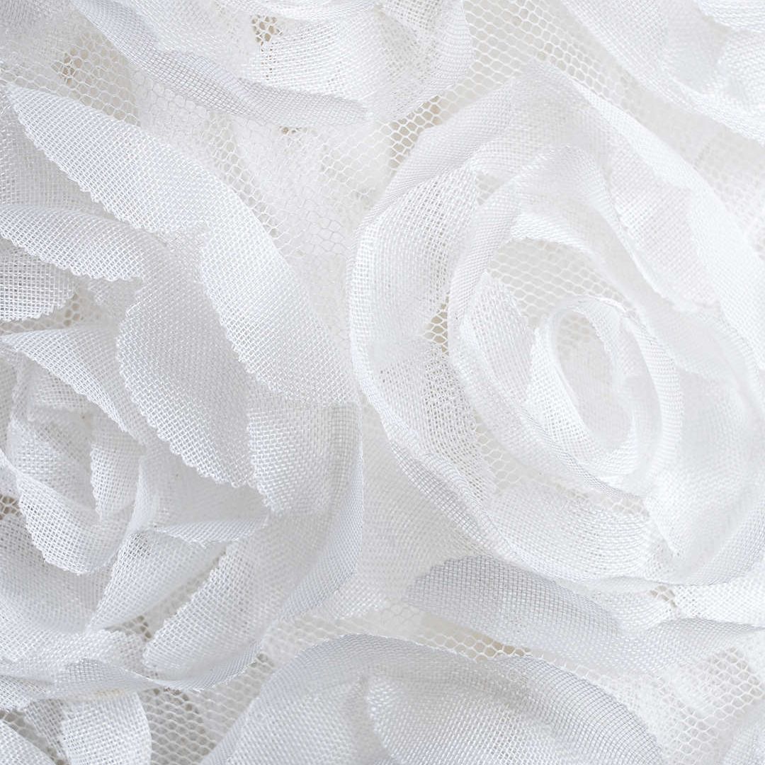 Vit hellång halterneckklänning i draperad jersey med rosmönstrad spets och markerad midja