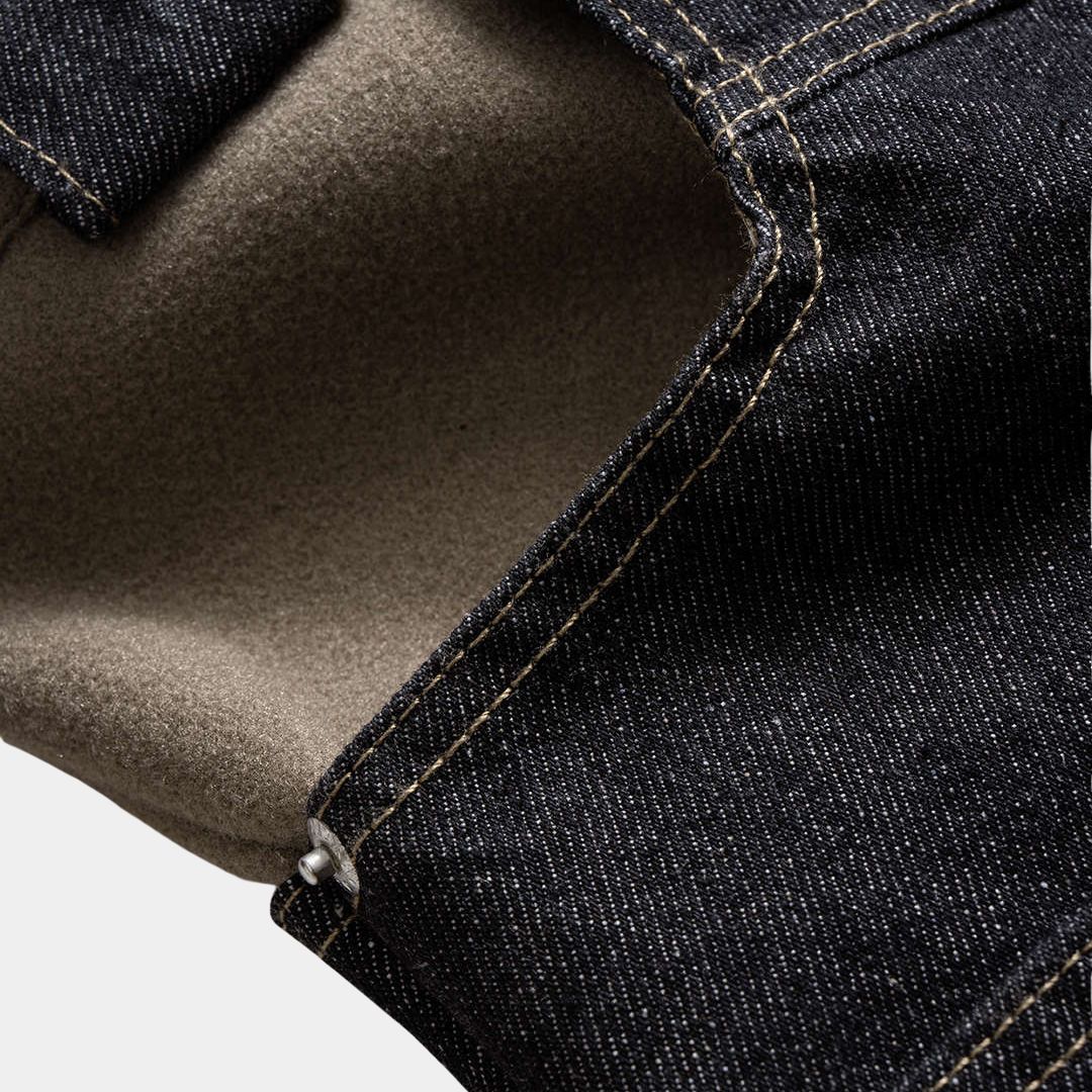 Svarta raka jeans med kontrasterande ylleinsats i midjan och grov diagonalväv i kraftig bomullsdenim