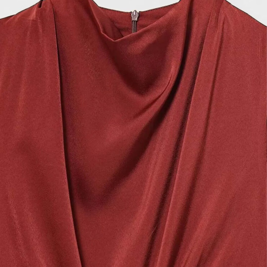 Röd Midiklänning i satinstil med draperad halsringning och tvistad midjedetalj