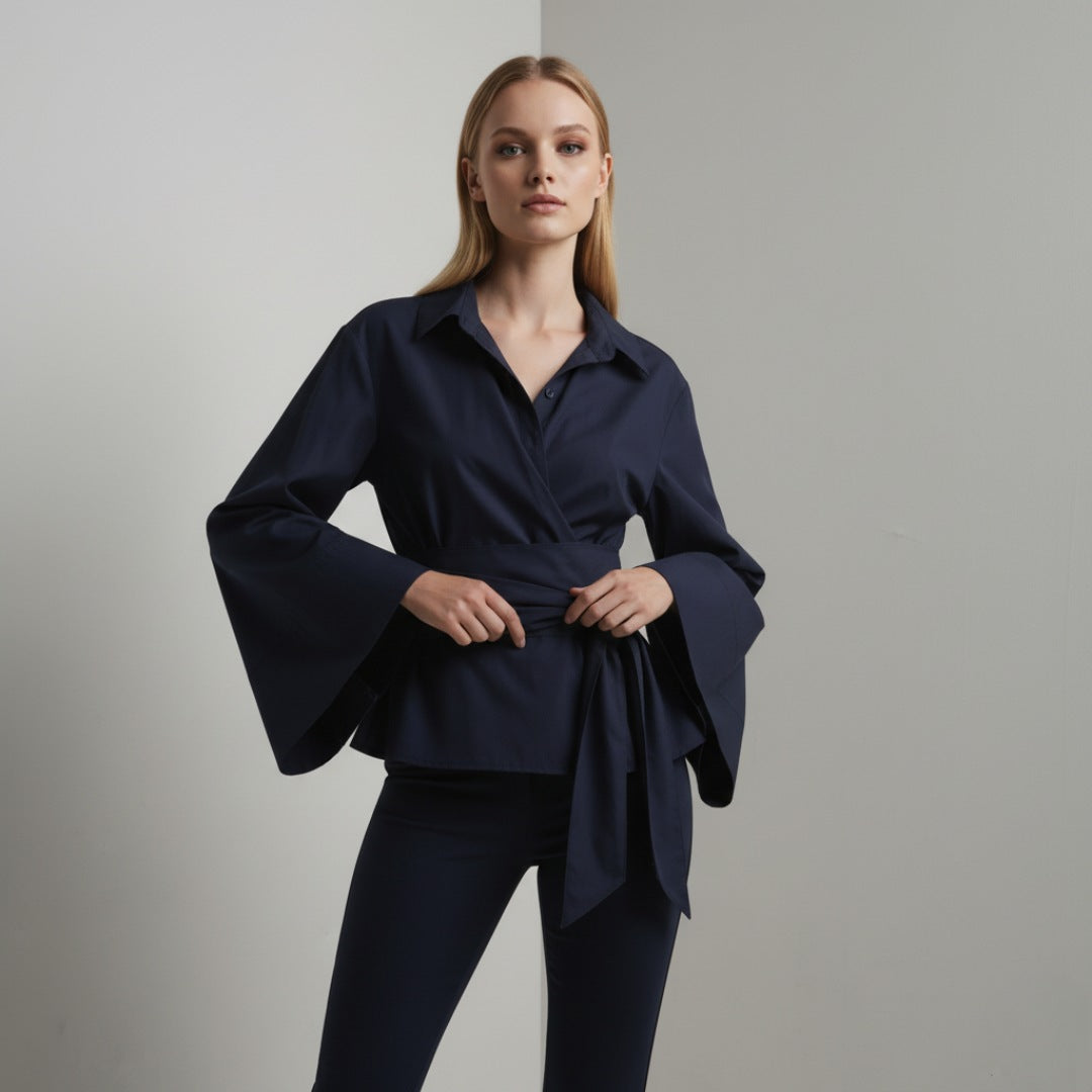 Omslagsblus med V-ringning och vida ärmar