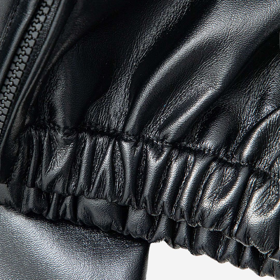 Svart Kort hoodiejacka i veganskt läder med dragkedja och resårdetaljer