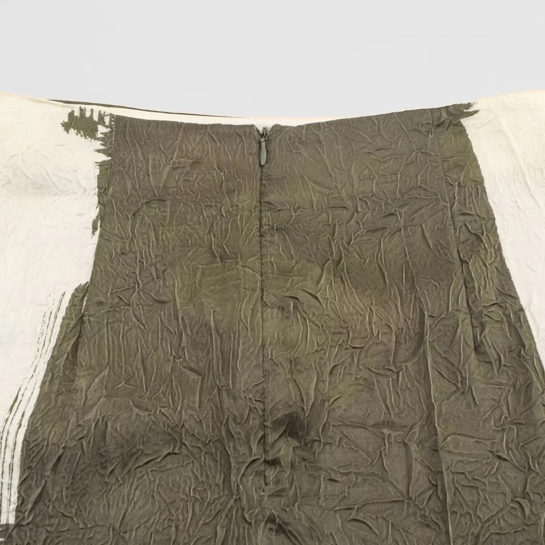 Kjol i ankellängd med blommönster och naturlig midja