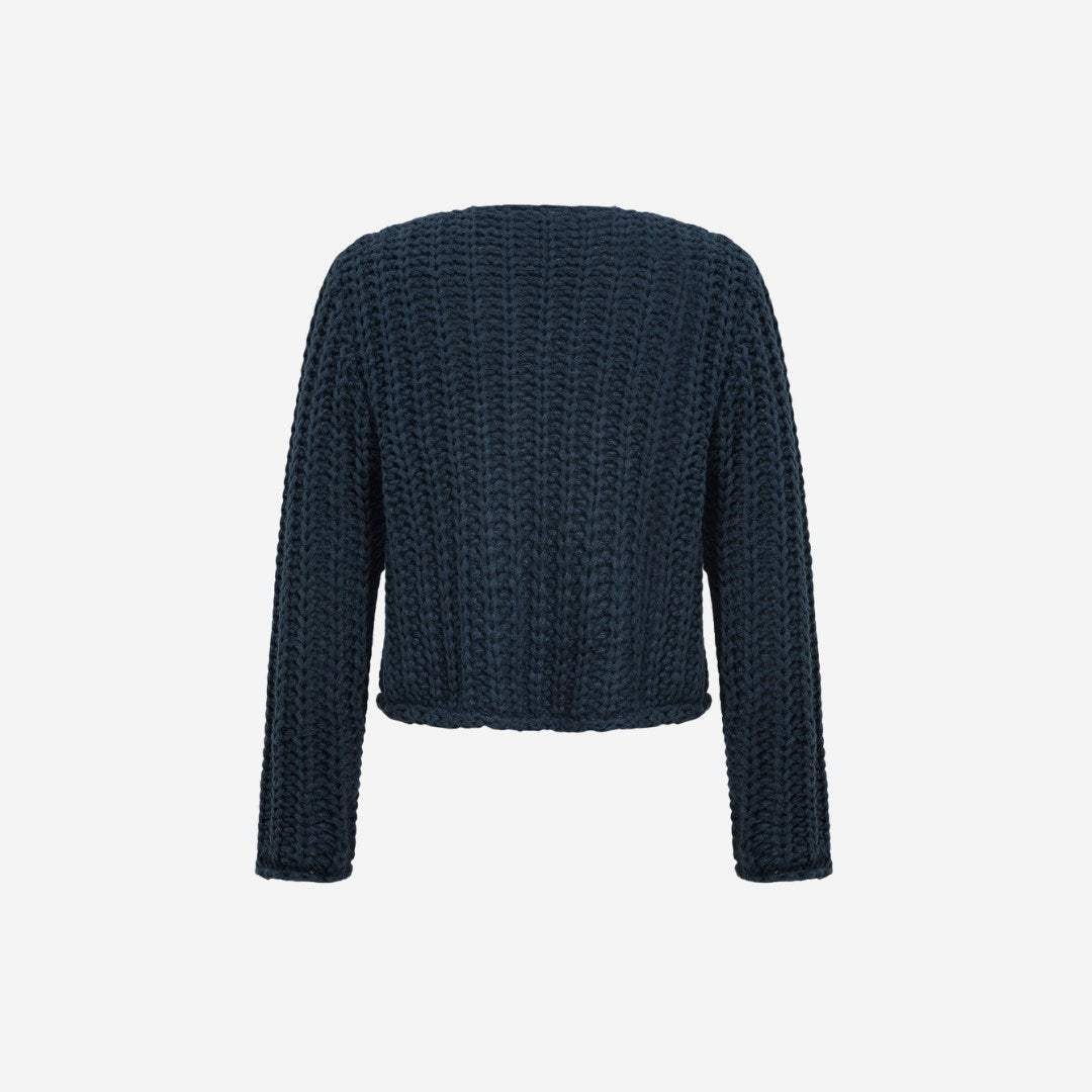 Chunky stickad kofta med stora knappar och påsydda fickor