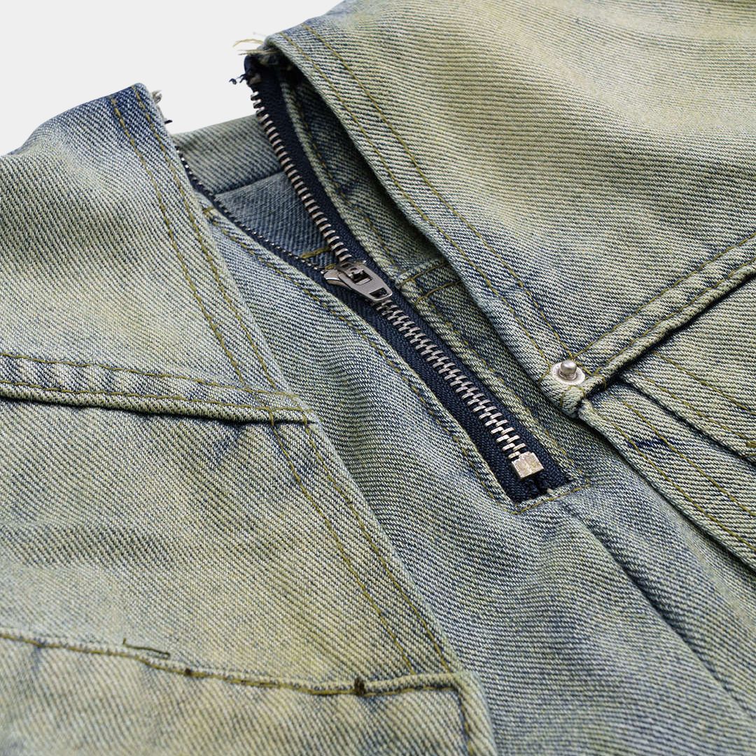 Asymmetriska denimjeans med omlottdesign, blekt färgövergång och vid passform i kraftig bomullsblandning