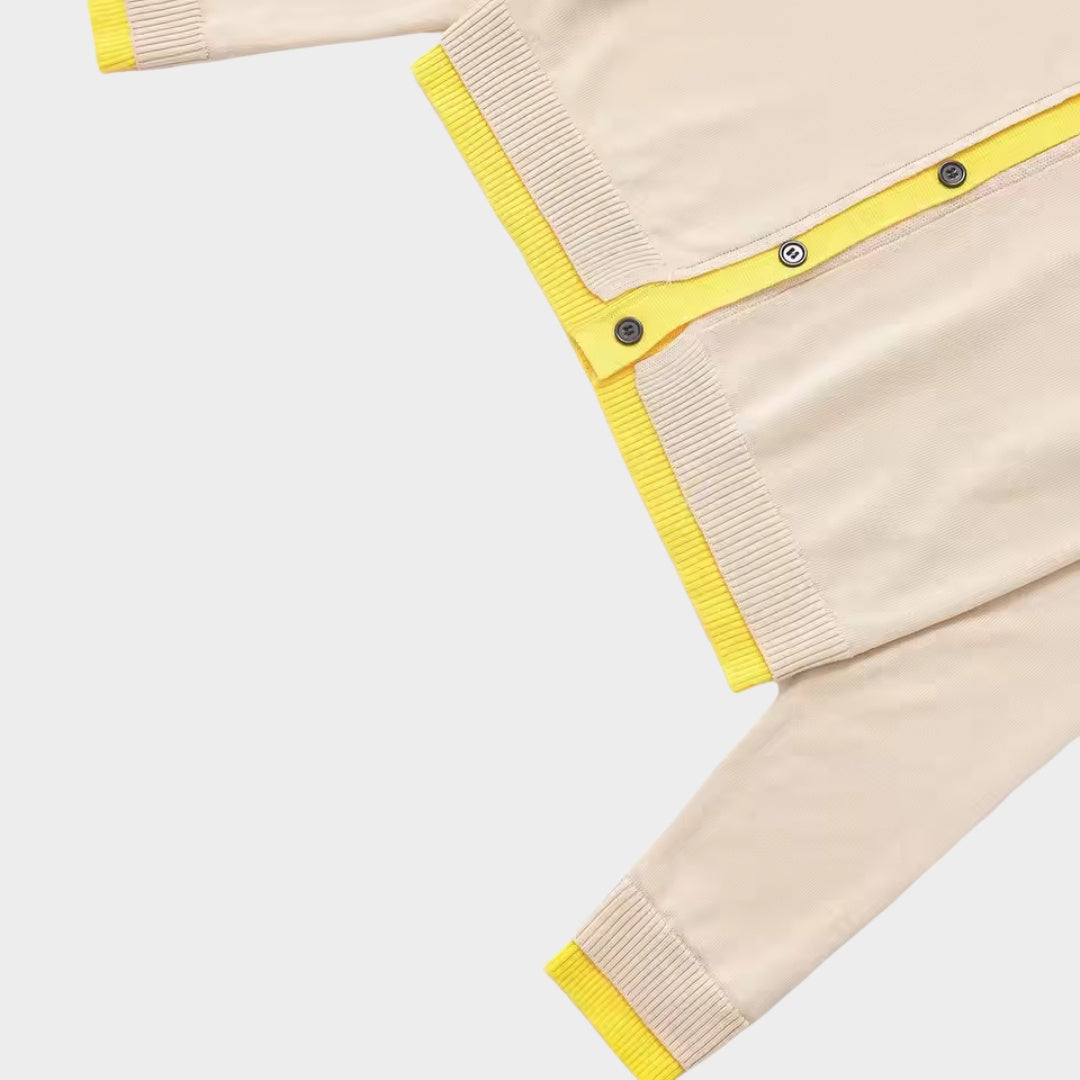 Beige stickad kofta med kontrastdetaljer gul kant och lång ärm