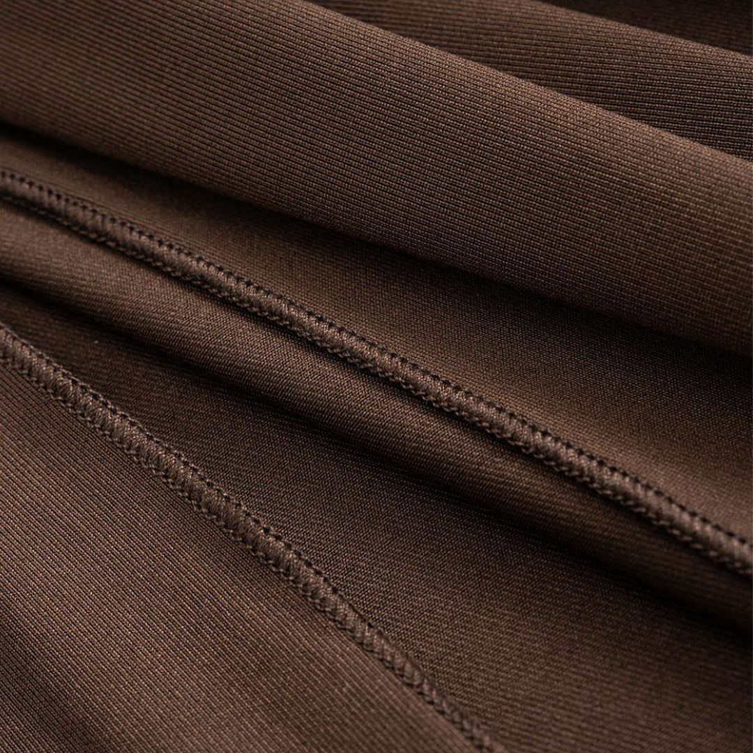 Brun asymmetrisk midiklänning i spets och jersey med axelbandslös överdel och draperad kjol