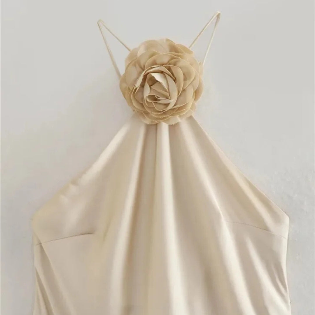 Vit Halterneck midiklänning med blommig applikation och slank silhuett