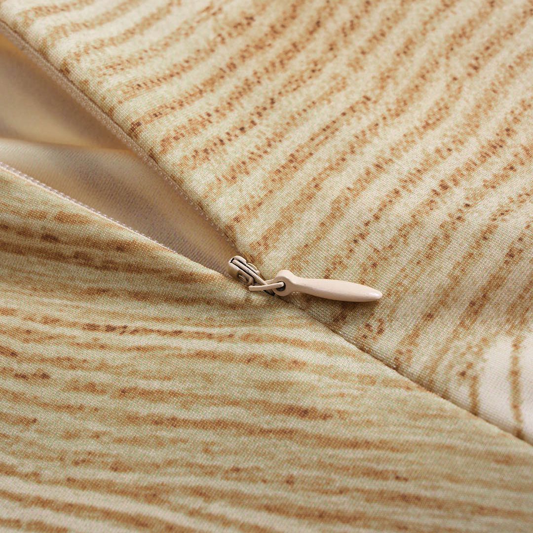 Ärmlös lång klänning i stretchjersey med marmorerat mönster och draperad midja