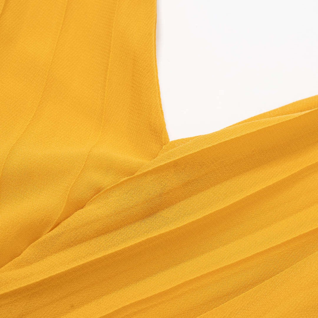 Ljusgul chiffongklänning lös passform med v-ringning kort ärm plisserad kjol knytband midja elegant semesterklänning