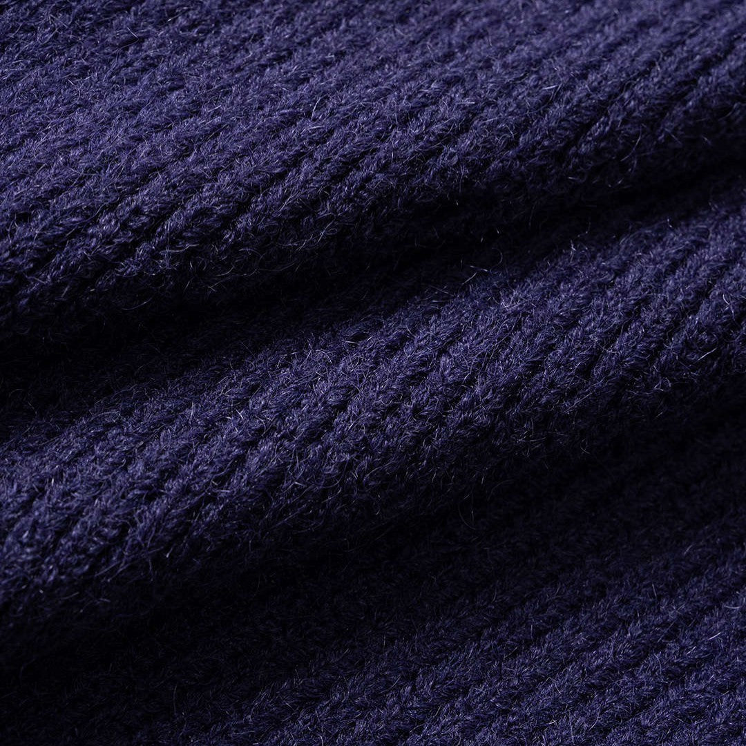 Marinblå stickad cardigan med denimkrage och fransade kanter