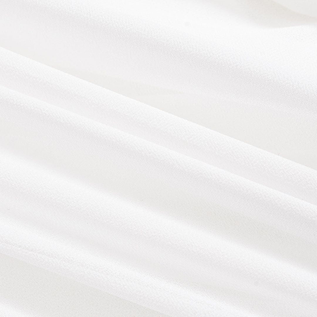 Romantisk transparent tulleblus med volanger och smickrande silhuett