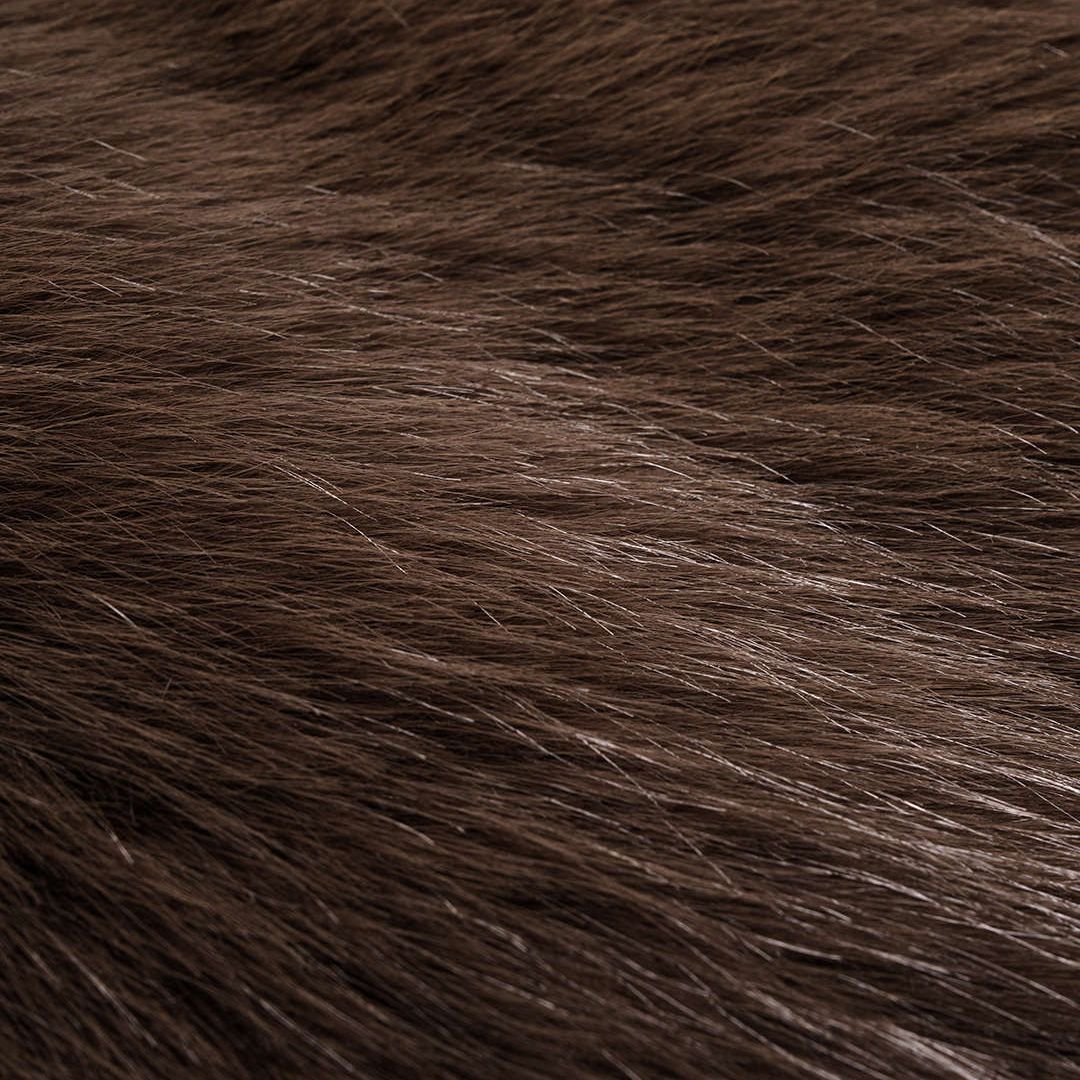 Brun kort fuskpälsjacka med bred krage och rak silhuett i tät borstad struktur