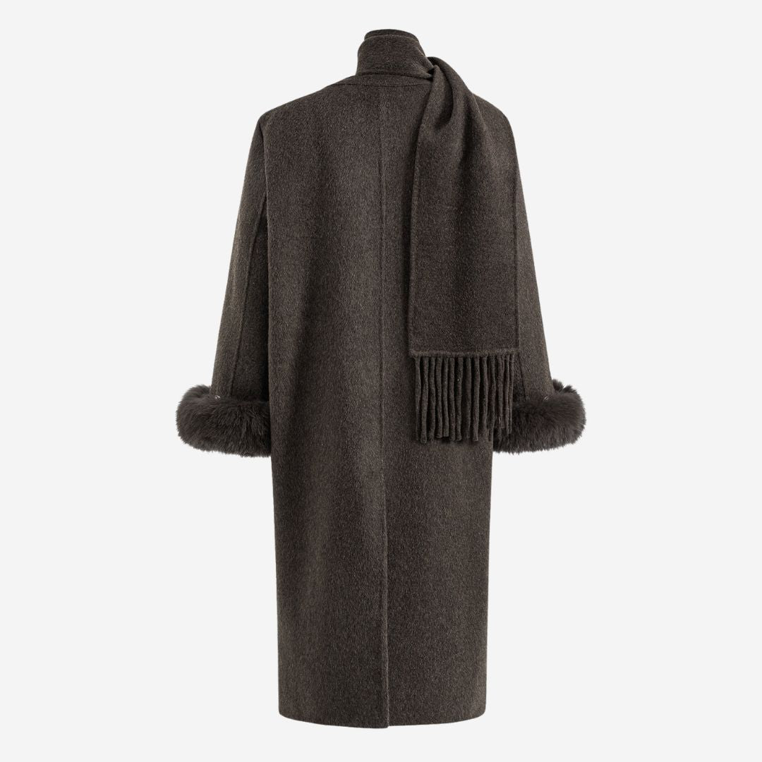 Mörkbrun lång ullkappa med avtagbar halsduk och fuskpälskantade ärmar