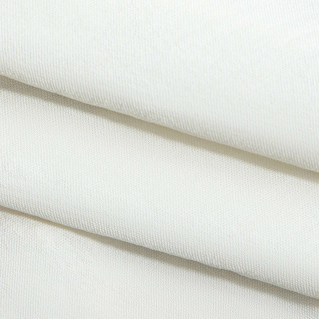 Vit blus med broderade ärmar och knytbar nederkant