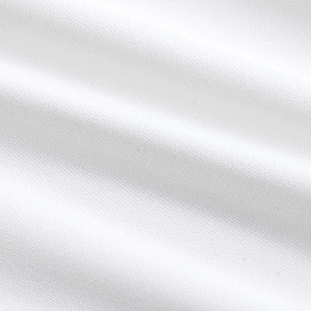 Vit sidenblus med blommönster och ståkrage