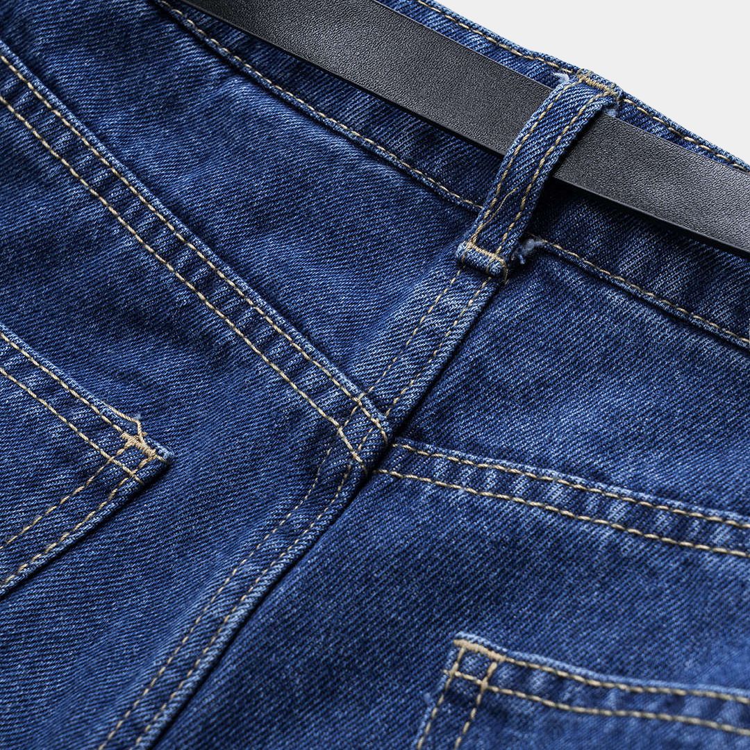 Djupblå jeans med bred passform, hög midja och avtagbart bälte med guldfärgad kedja