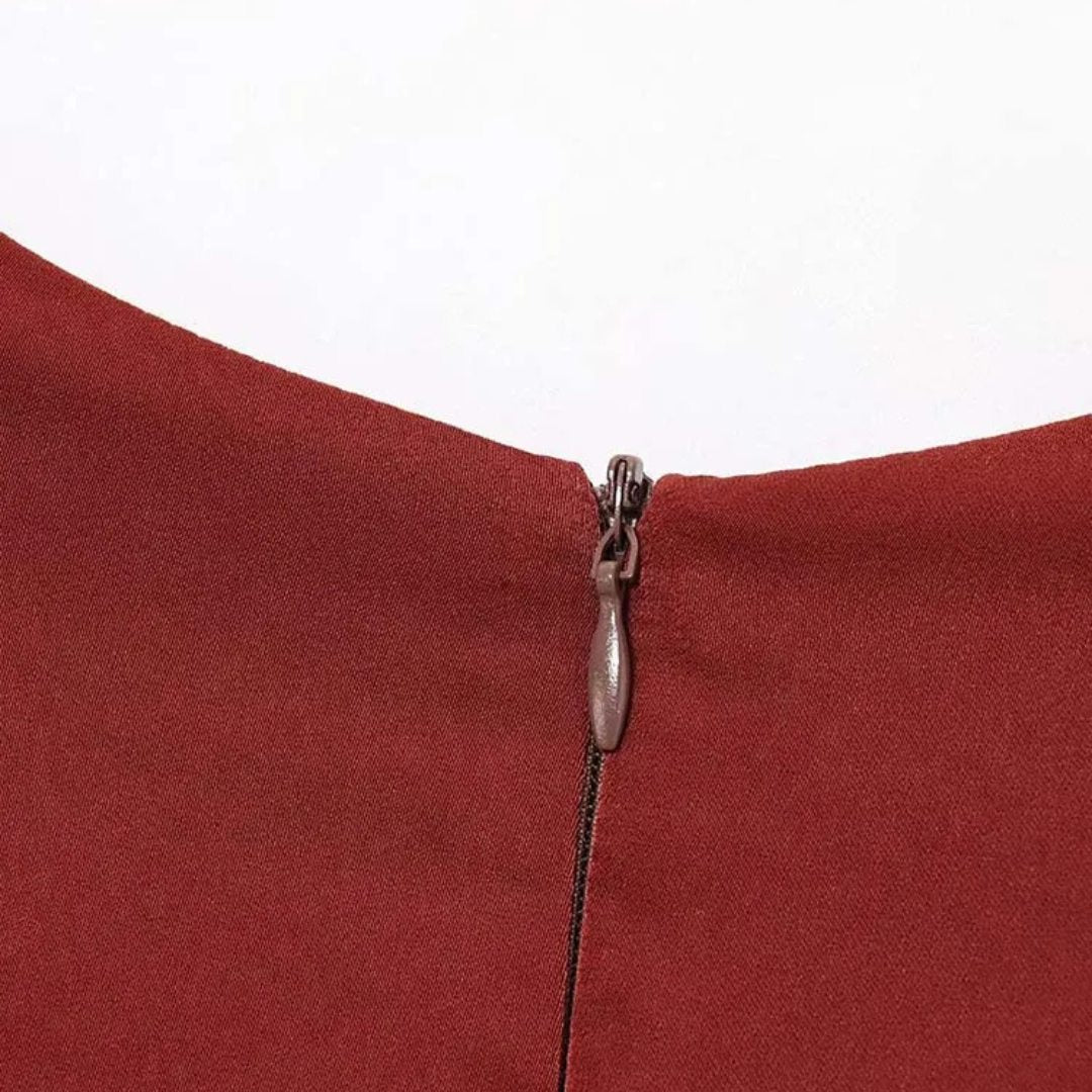 Röd Midiklänning i satinstil med draperad halsringning och tvistad midjedetalj