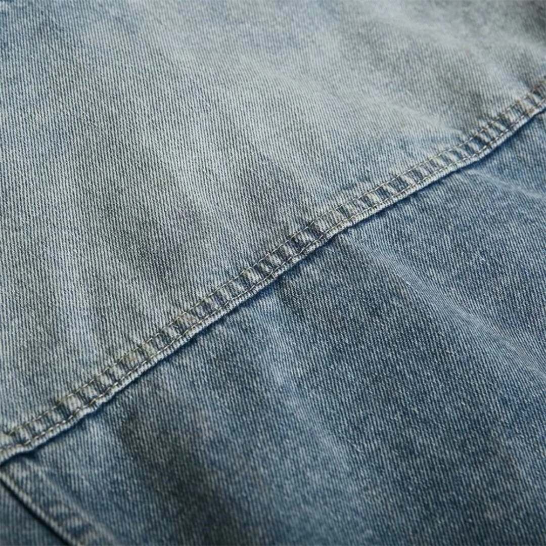 Kort jeansjacka i ljus tvätt med boxig passform