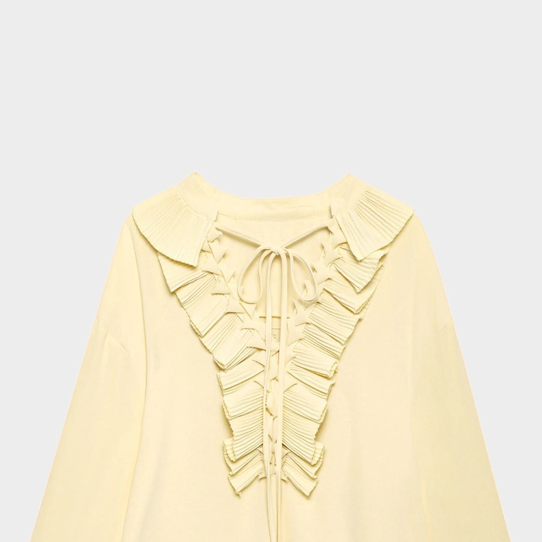 Blus med volangdetaljer och knytband samt asymmetrisk midikjol set