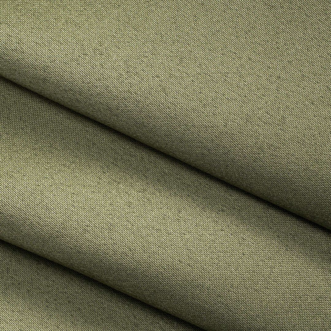 Kort grön topp med puffärmar och dold knäppning i satintyg