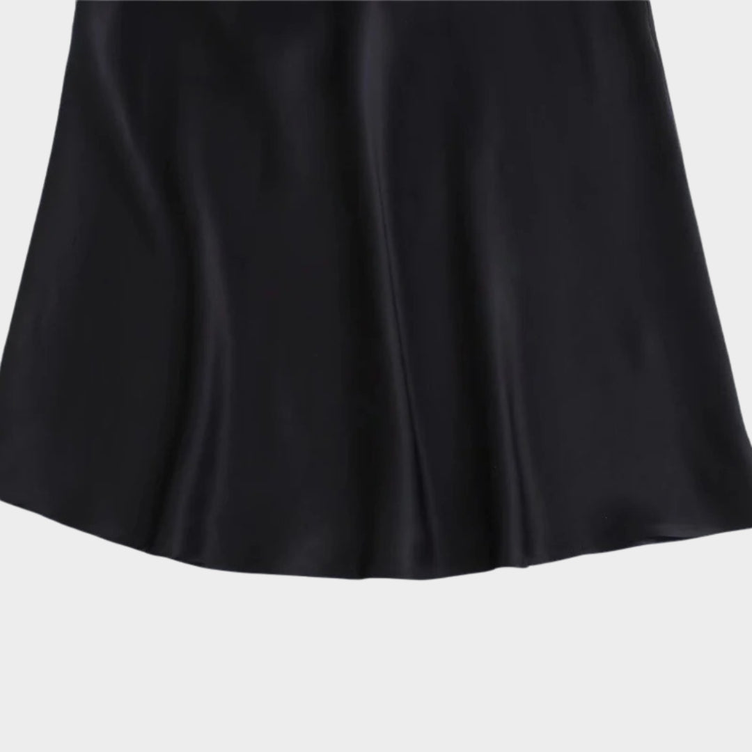 Midilång satinkjol med naturlig midja och A-linjeform