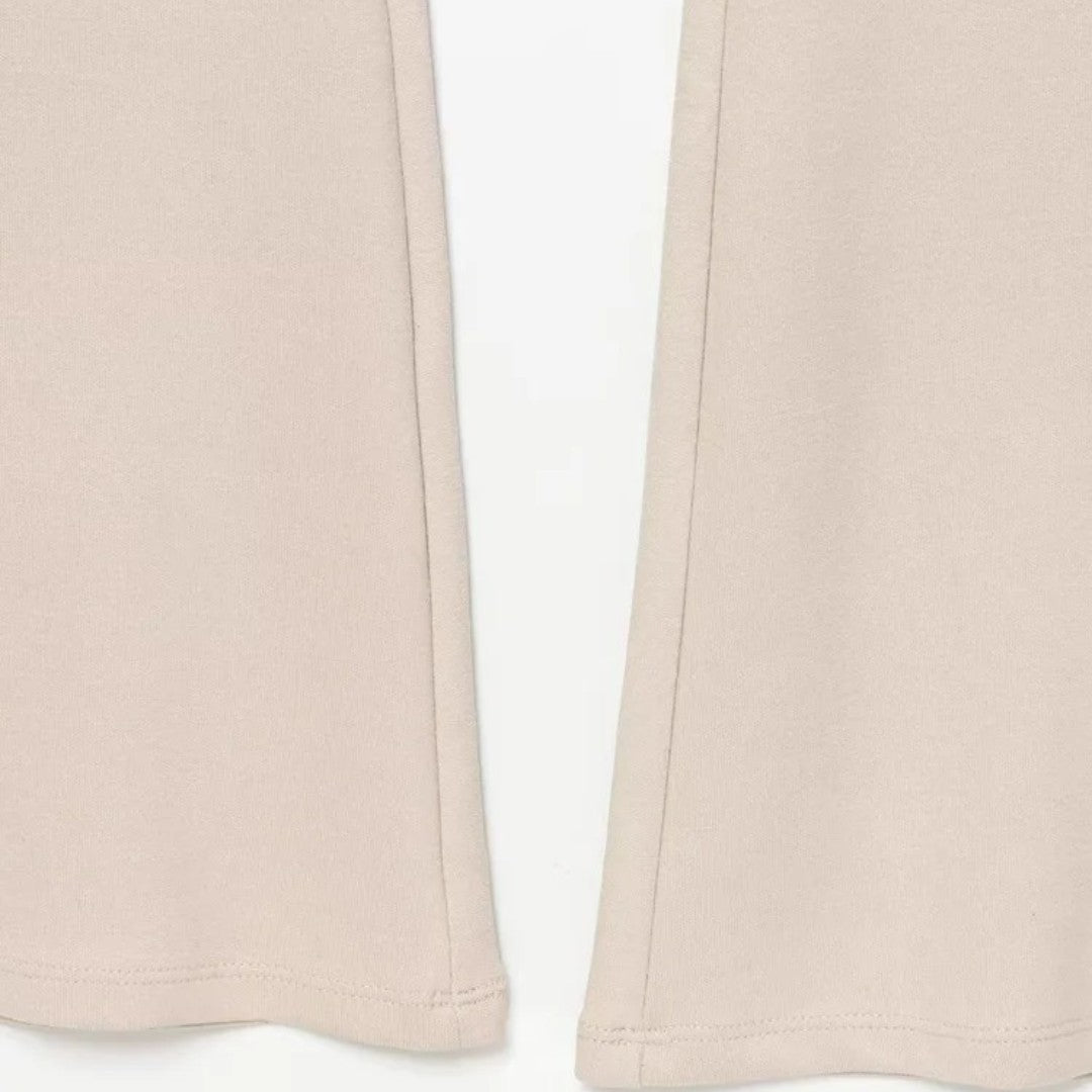 Slim Fit Ärmlös Jumpsuit med Utsvängda Ben