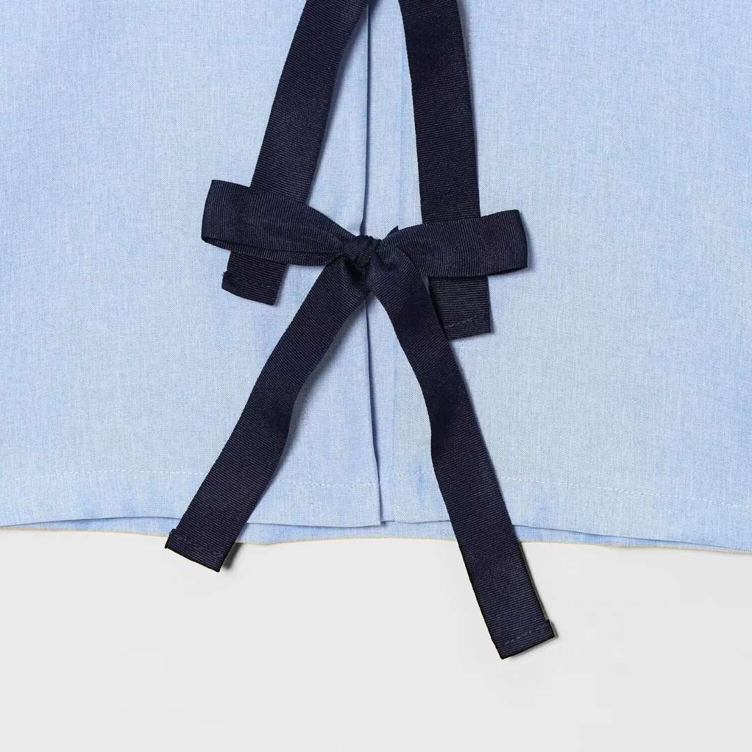 Blus med puffärm och knytband framtill i vävt tyg