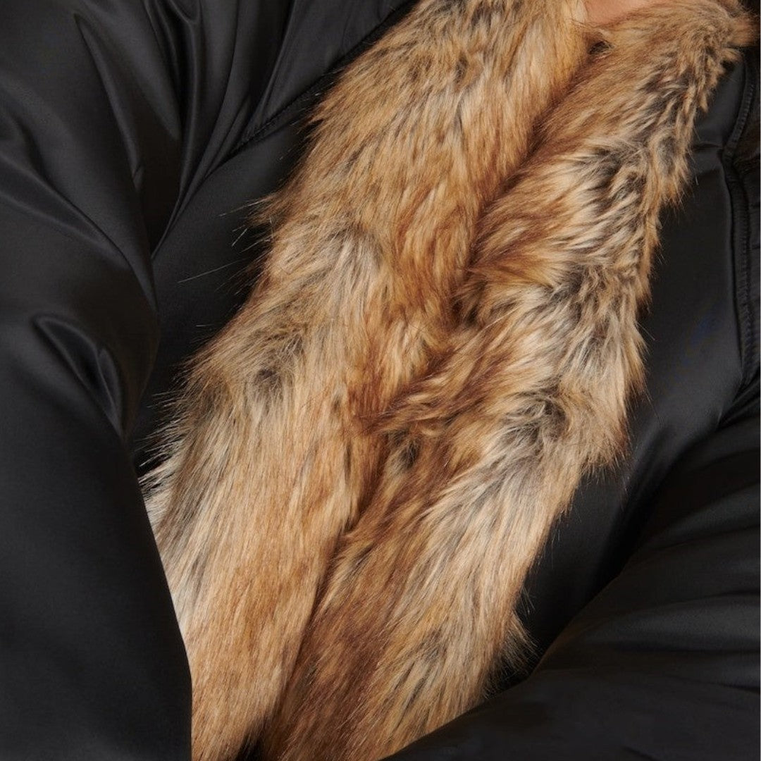 Svart Oversized Bomberjacka med Fuskpälsfoder och Lyxig Satinyta