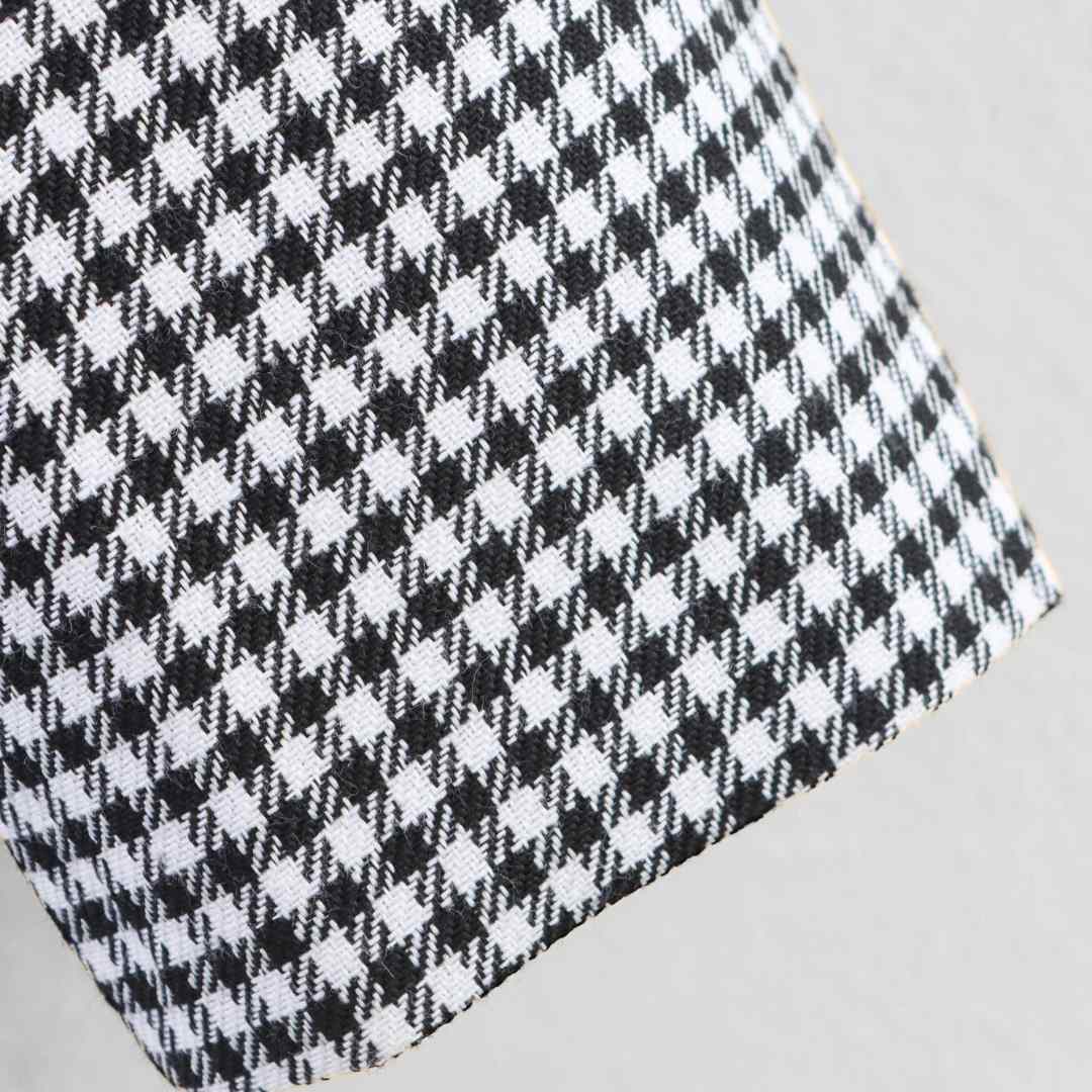 Kavaj i rutmönster med skårad krage dubbelknäppt front och regular passform