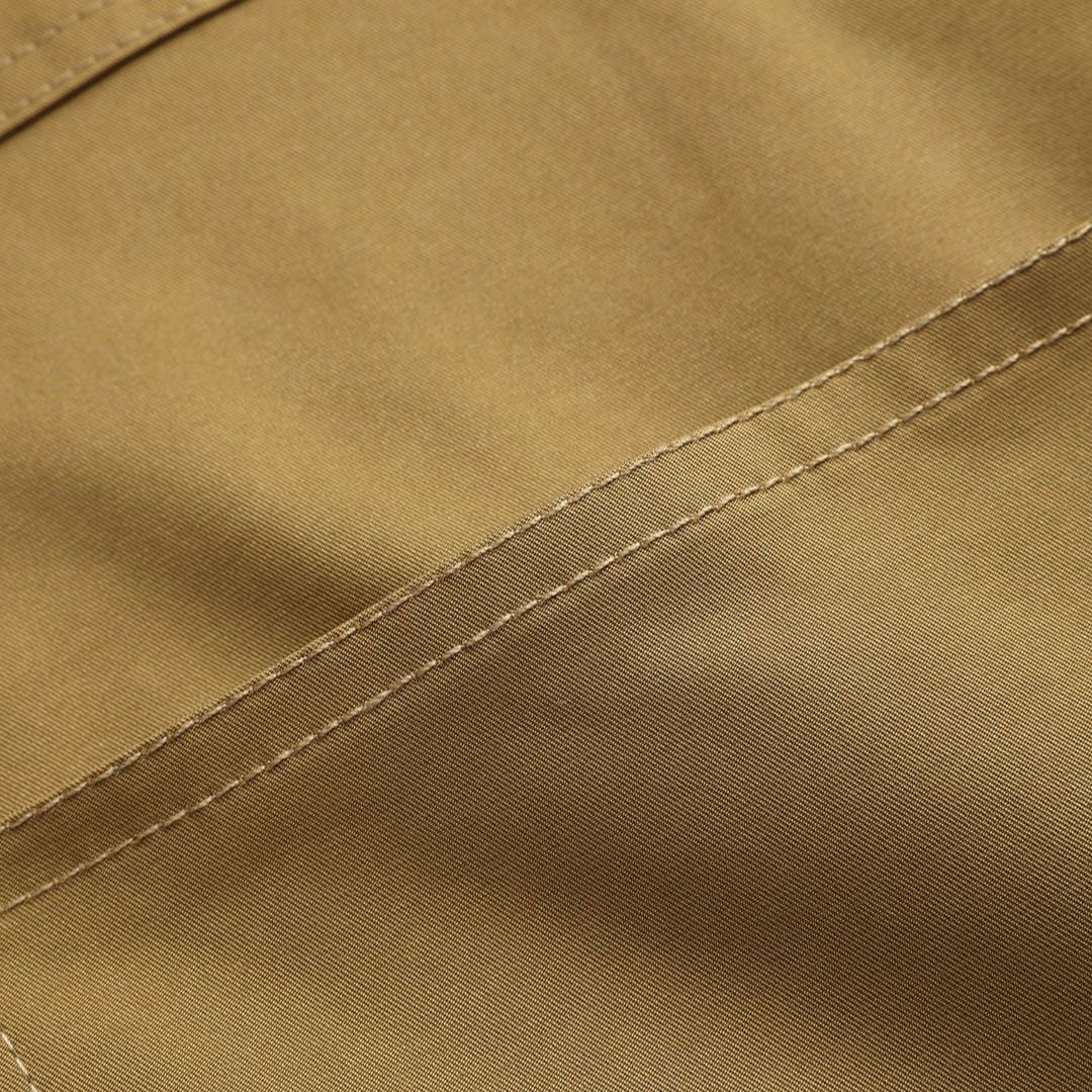 Brun workwear jacka med brun manchesterkrage, dekorativa knappar och fyrficksdesign i avslappnad passform