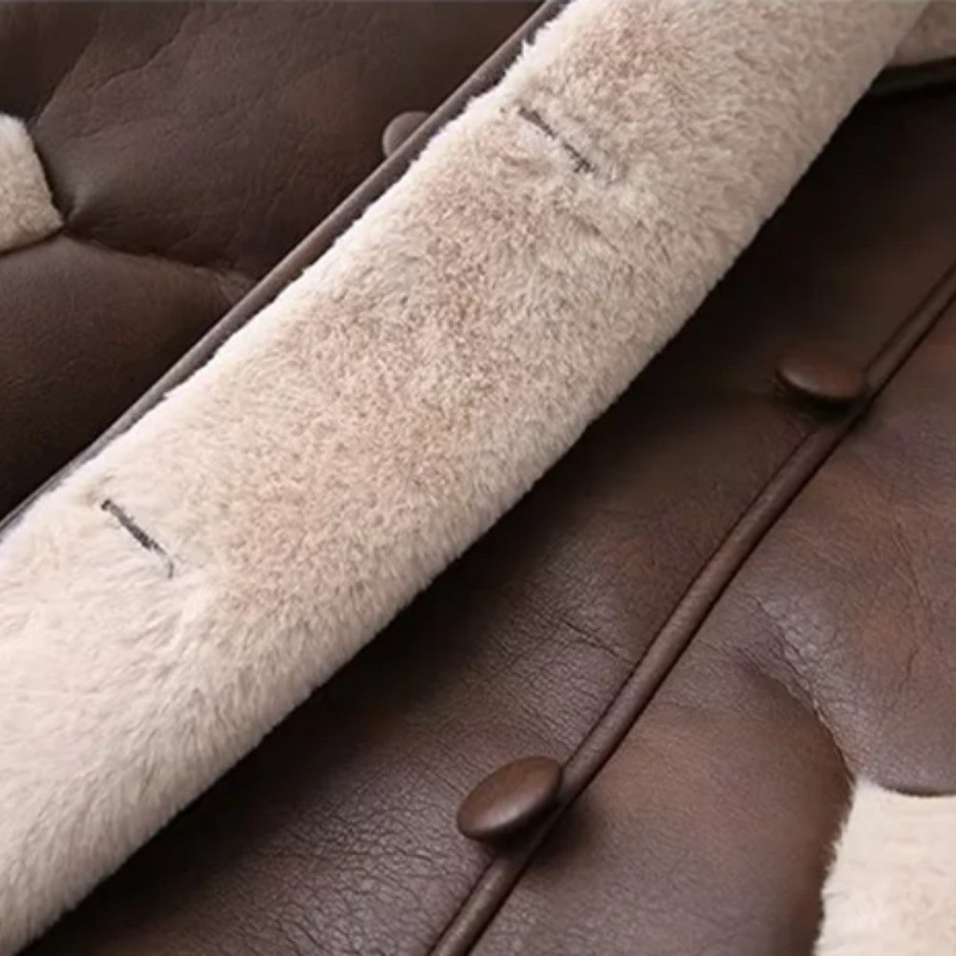 Brun jacka i fuskläder med fuskpälsfoder och knytskärp