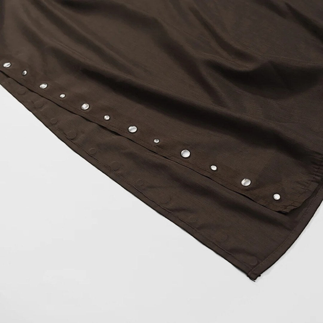 Kaffebrun lös topp med fladdermusärm och nitar i vävt tyg